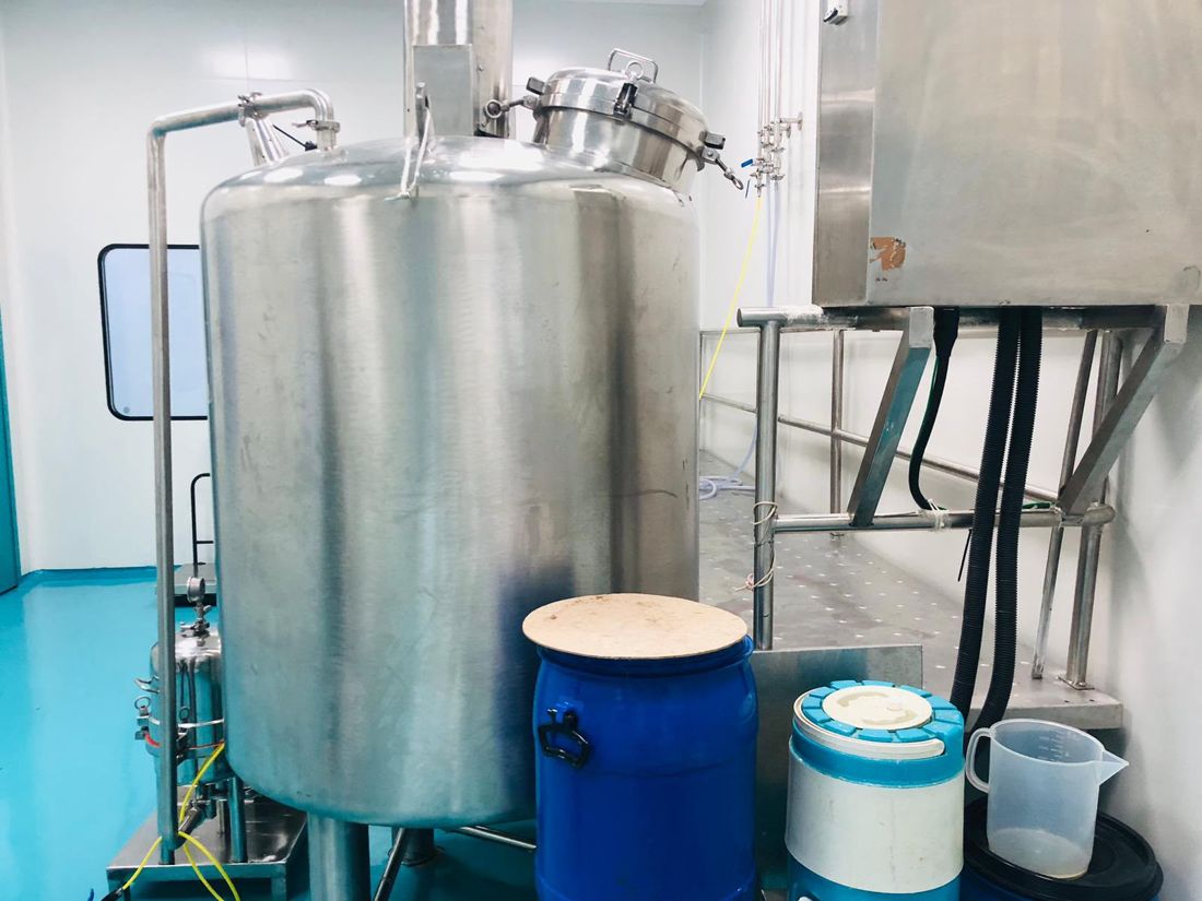 Mixing and processing vessel
